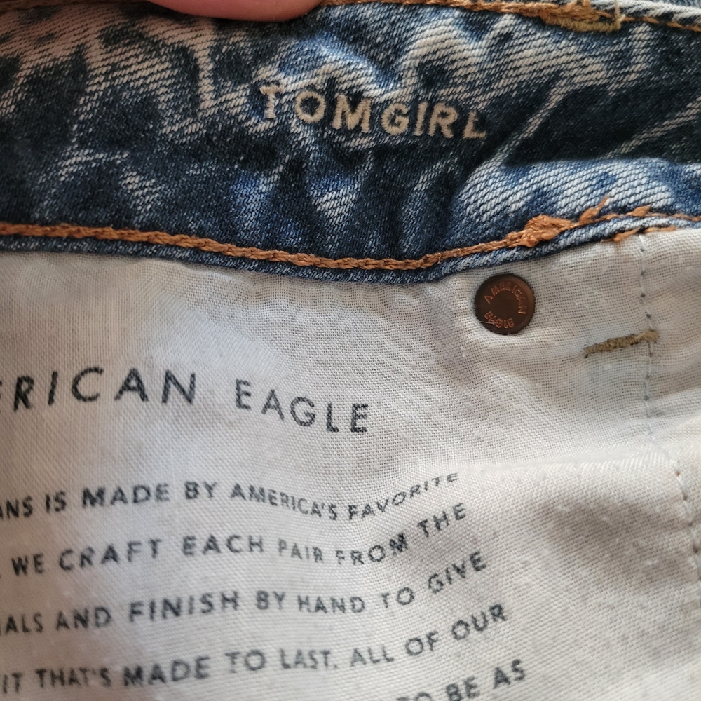 American Eagle Outfitters Tomgirl Light Wash Denim Jeans - Picture 5 of 6
